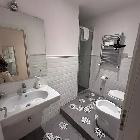 Spazio Cavour 게스트하우스 4*