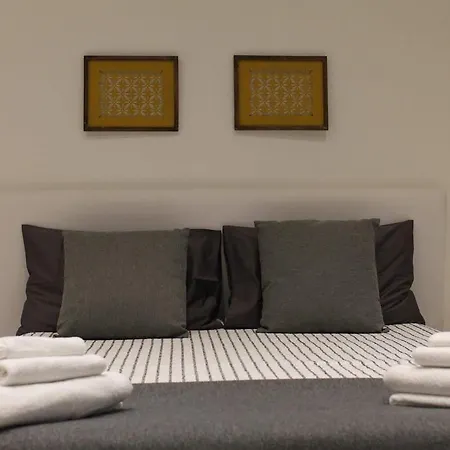 Spazio Cavour ゲストハウス 4*