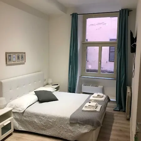 Spazio Cavour ゲストハウス 4*