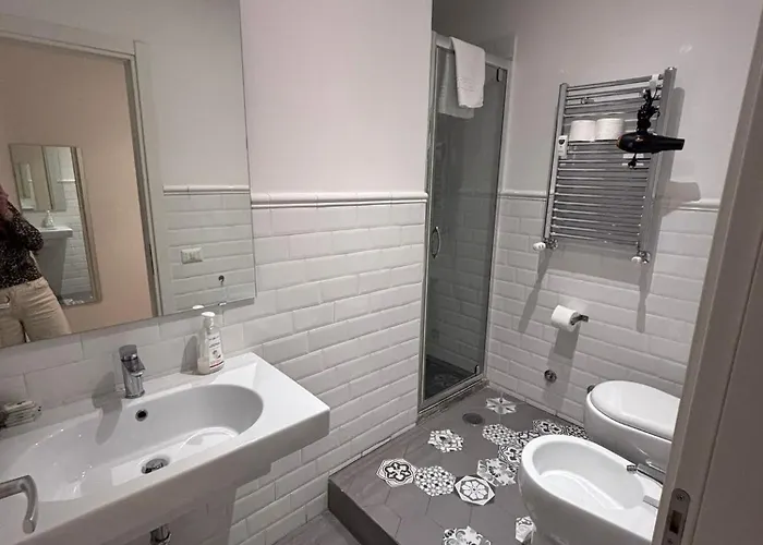 Spazio Cavour בית הארחה 4*