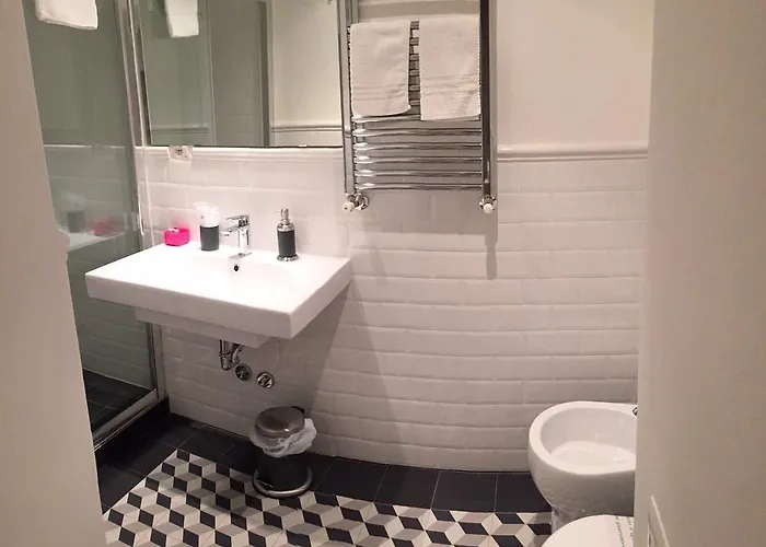 Spazio Cavour בית הארחה 4*