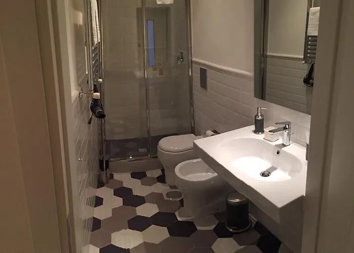 Spazio Cavour בית הארחה רומא