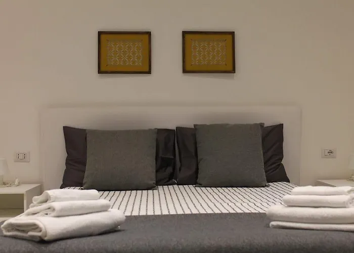 Spazio Cavour בית הארחה 4*