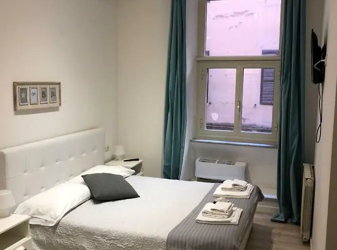 Spazio Cavour בית הארחה 4*